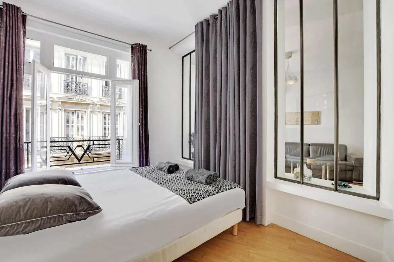 Apartment Moderne 3 Pieces Au Coeur Des Champs-Elysees Paris