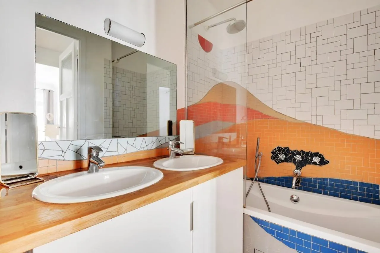 Moderne 3 Pieces Au Coeur Des Champs-Elysees Paris Apartment