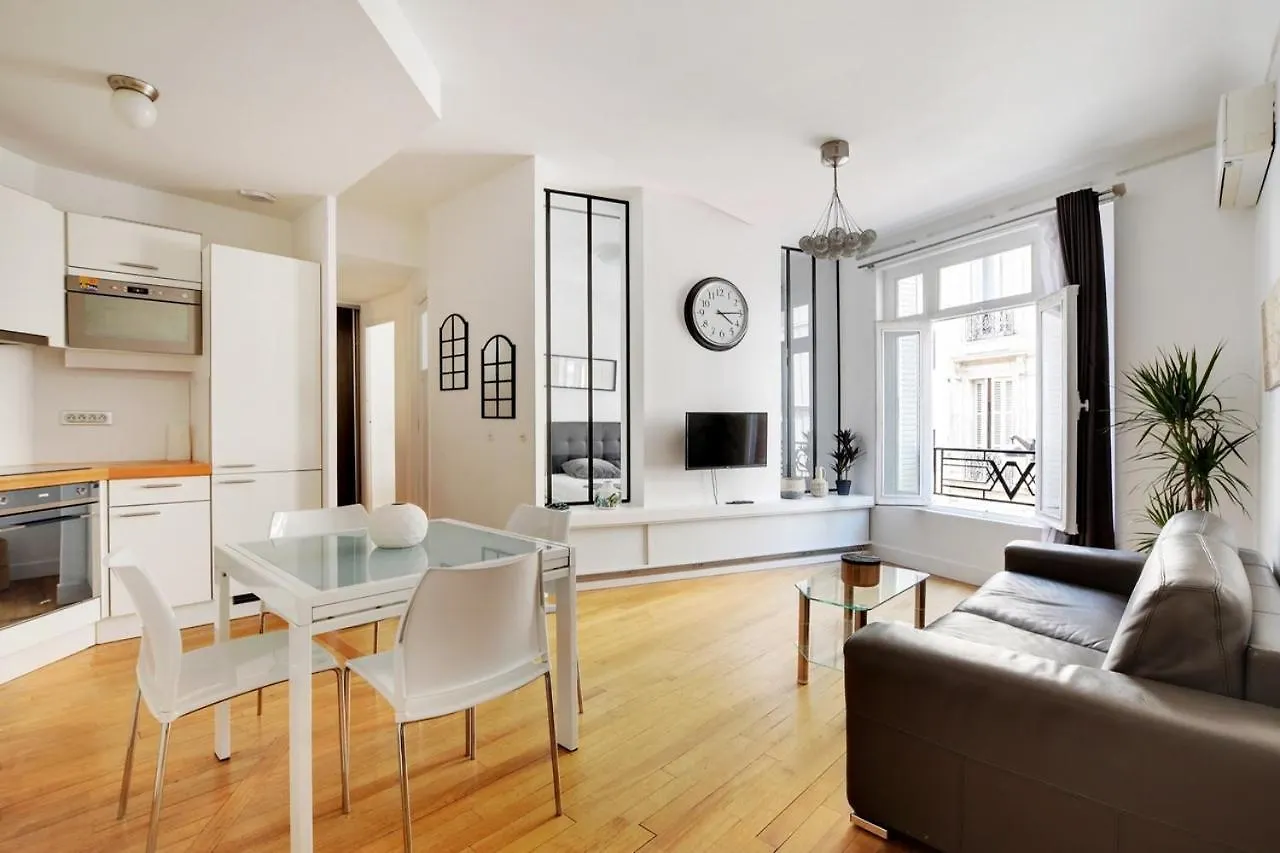 Apartment Moderne 3 Pieces Au Coeur Des Champs-Elysees Paris